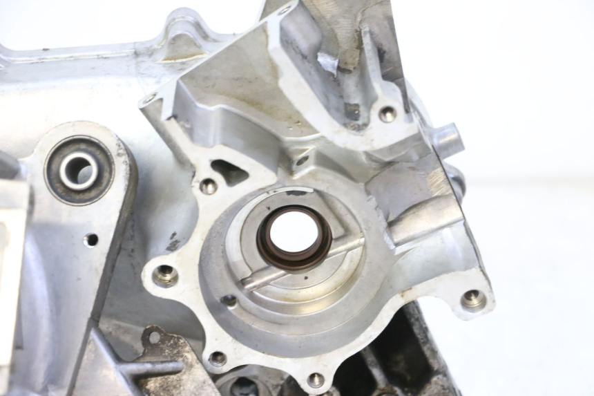 photo de CARTER BAS MOTEUR KYMCO AGILITY NAKED RENOUVO 2T 50 (2011 - 2018) - Primo piano ad alta risoluzione