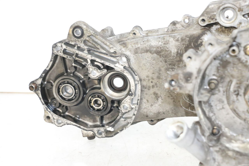 photo de CARTER MOTORE INFERIORE KYMCO AGILITY PREMIUM 50 (2007 - 2010) - Dettagli dei punti di fissaggio