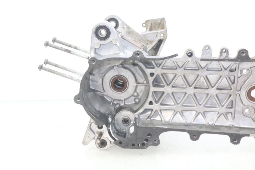 photo de CARTER MOTORE INFERIORE KYMCO AGILITY RS 2T 50 (2009 - 2013) - Primo piano tecnico