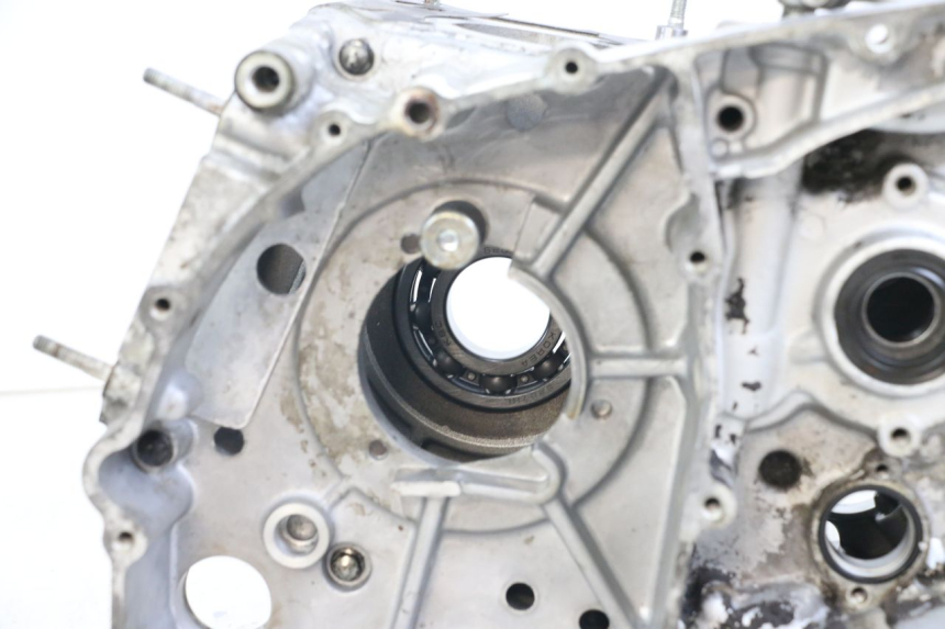 photo de CARTER MOTORE INFERIORE HYOSUNG GV AQUILA 125 (2000 - 2009) - Caratteristiche distintive