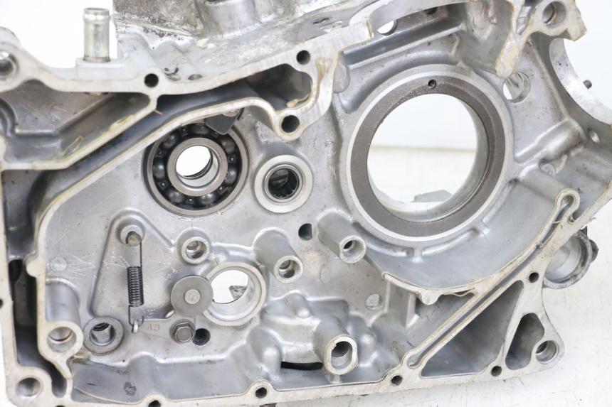 photo de CARTER MOTORE INFERIORE HYOSUNG GV AQUILA 125 (2000 - 2009) - Primo piano ad alta risoluzione