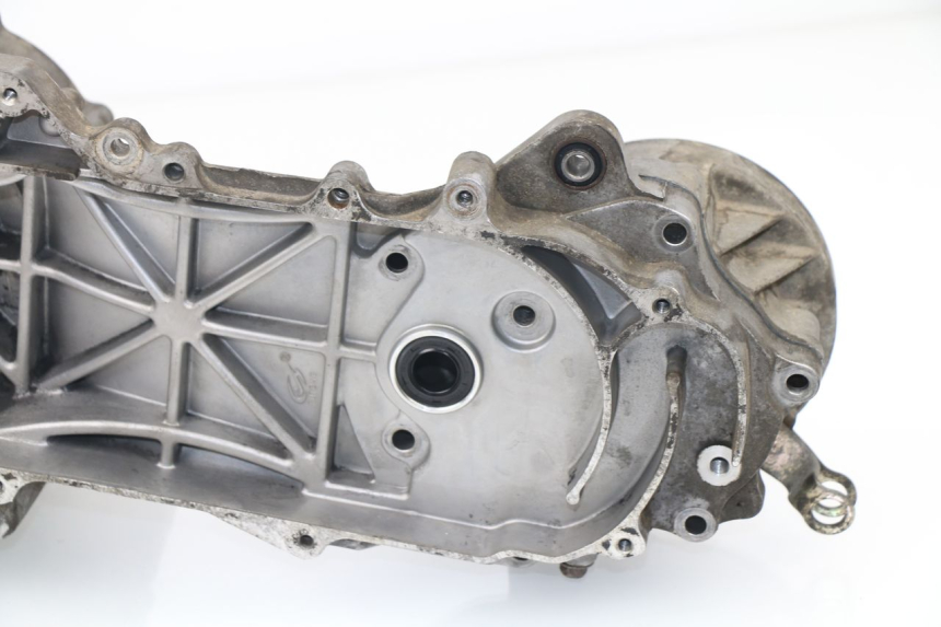 photo de CARTER MOTORE INFERIORE BAOTIAN BT 49 QT-9 50 (2006 - 2010) - Dettagli dei punti di fissaggio