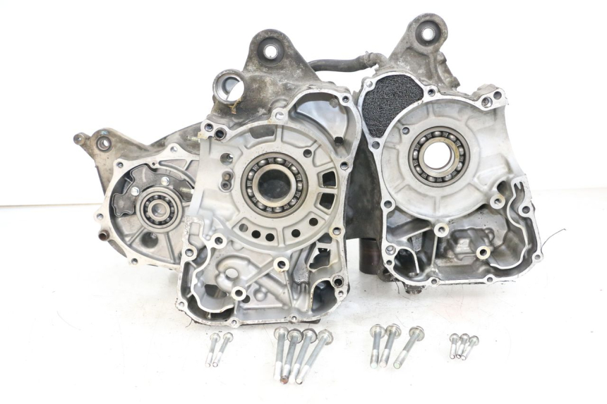 photo de CARTER MOTORE INFERIORE SUZUKI BURGMAN 125 (2007 - 2014) - Dettaglio del componente