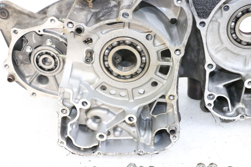 photo de CARTER MOTORE INFERIORE SUZUKI BURGMAN 125 (2007 - 2014) - Marcature e riferimenti originali