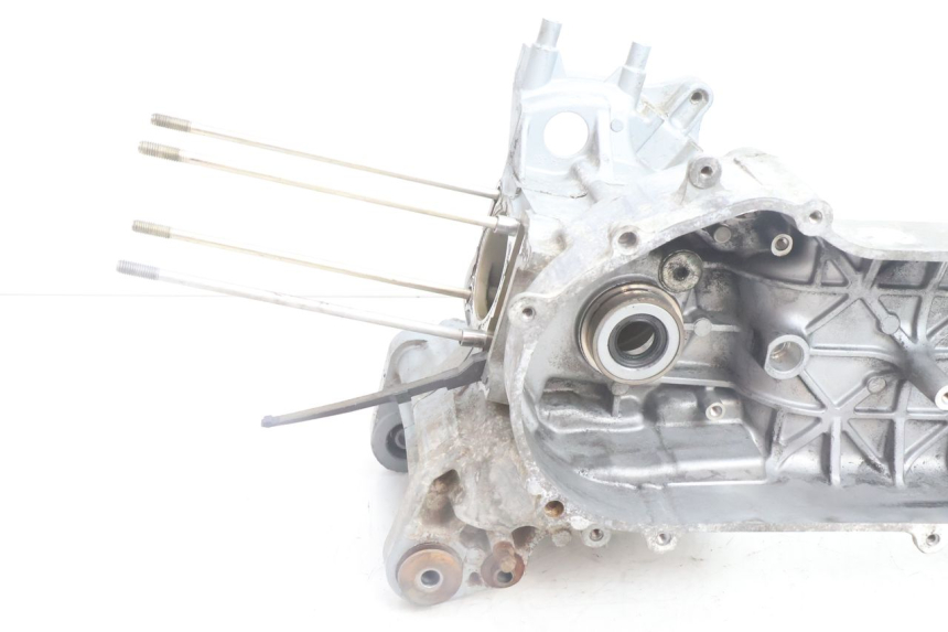 photo de CARTER MOTORE INFERIORE YAMAHA BW'S BWS 125 (2010 - 2013) - Dettaglio del componente