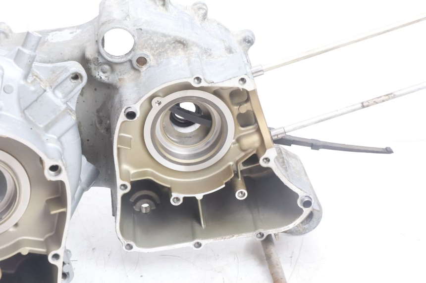 photo de CARTER MOTORE INFERIORE YAMAHA BW'S BWS 125 (2010 - 2013) - Marcature e riferimenti originali