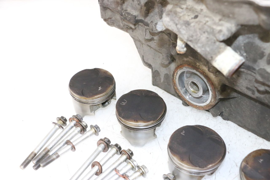 photo de CARTER MOTORE HONDA CBR RR FIREBLADE 900 (1992 - 1994) - Zoom sullo stato d'uso