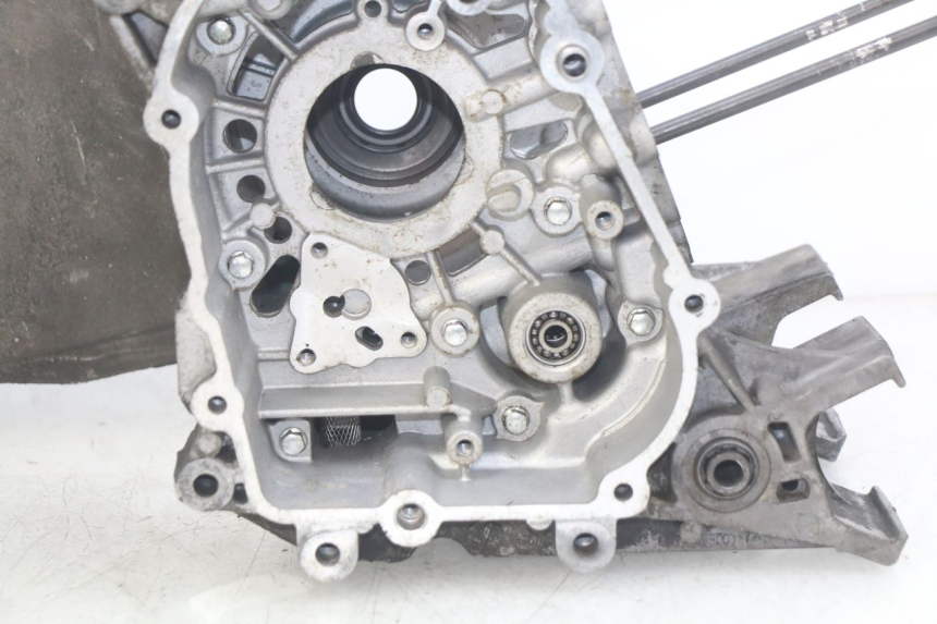 photo de CARTER BAS MOTEUR PEUGEOT CITYSTAR 125 (2011 - 2017) - Zoom sui componenti