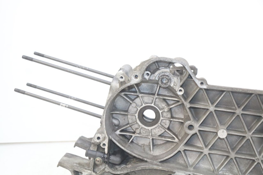 photo de CARTER BAS MOTEUR PEUGEOT CITYSTAR 125 (2011 - 2017) - Stato della superficie e materiale