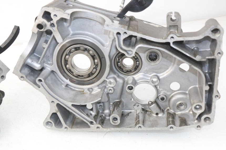 photo de CARTER MOTORE INFERIORE HYOSUNG COMET GTR 125 (2007 - 2014) - Altra vista dell'articolo