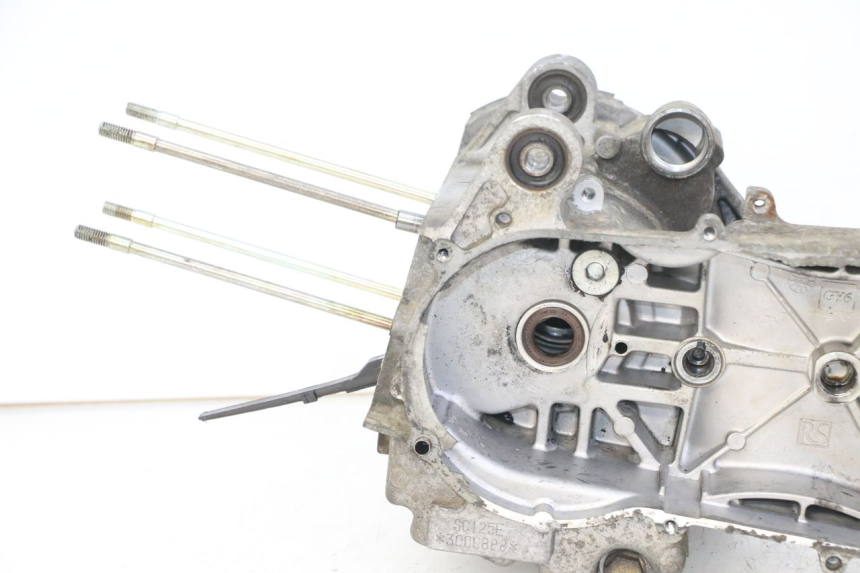 photo de CARTER MOTORE DAELIM BESBI 125 (2007 - 2008) - Dettagli dei punti di fissaggio