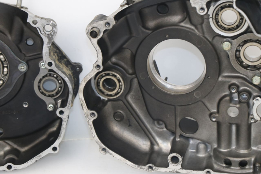 photo de CARTER MOTORE INFERIORE SUZUKI DR DJEBEL 600 (1985 - 1990) - Marcature e riferimenti originali