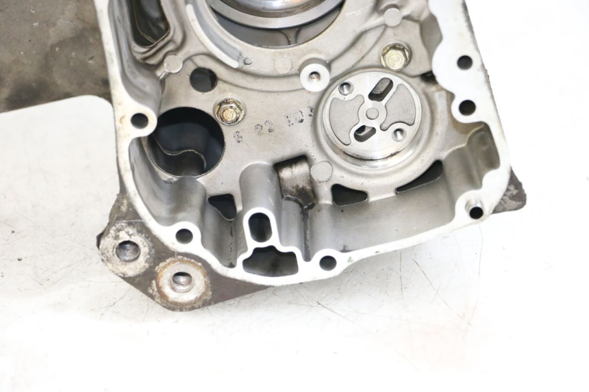 photo de CARTER MOTORE INFERIORE HONDA FES S-WING SWING ABS 125 (2007 - 2015) - Caratteristiche distintive