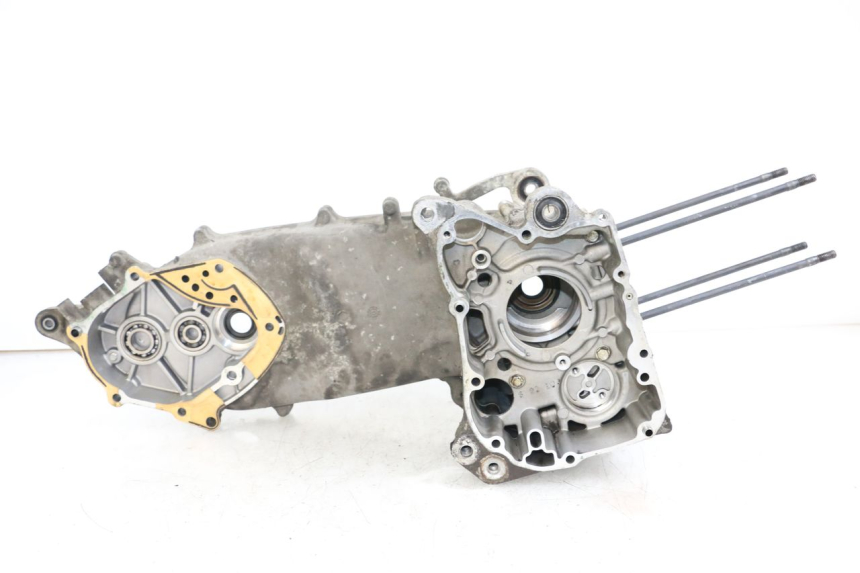 photo de CARTER MOTORE INFERIORE HONDA FES S-WING SWING ABS 125 (2007 - 2015) - Primo piano ad alta risoluzione