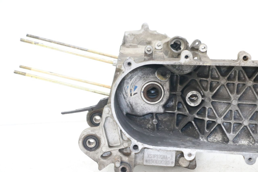 photo de CARTER MOTORE INFERIORE SYM FIDDLE 3 III 50 (2014 - 2020) - Dettagli dei punti di fissaggio