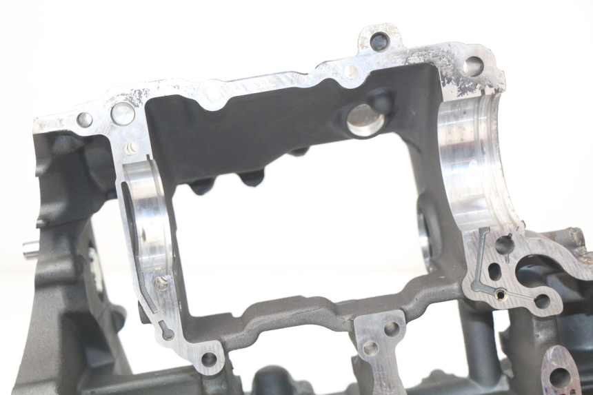 photo de CARTER MOTORE INFERIORE YAMAHA FZ8 800 (2010 - 2016) - Ispezione visiva dettagliata