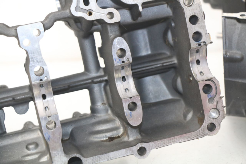 photo de CARTER MOTORE INFERIORE YAMAHA FZ8 800 (2010 - 2016) - Focus sulla struttura