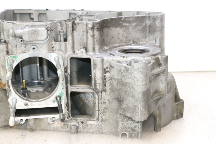 photo de CARTER MOTORE INFERIORE GILERA GP 800 (2007 - 2013) - Altra angolazione