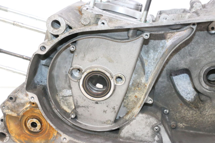photo de CARTER MOTORE INFERIORE GILERA GP 800 (2007 - 2013) - Dettagli dei punti di fissaggio