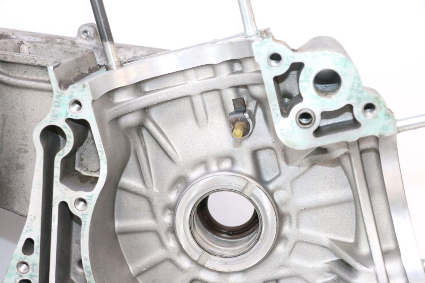 photo de CARTER MOTORE INFERIORE GILERA GP 800 (2007 - 2013) - Ricambio usato controllato