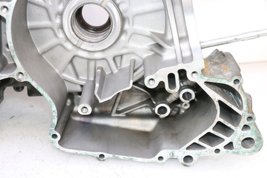photo de CARTER MOTORE INFERIORE GILERA GP 800 (2007 - 2013) - Marcature e riferimenti originali