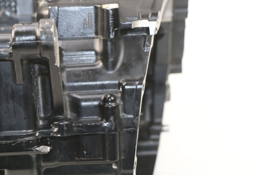 photo de CARTER MOTORE INFERIORE SUZUKI GSR 600 (2005 - 2012) - Dettaglio del componente