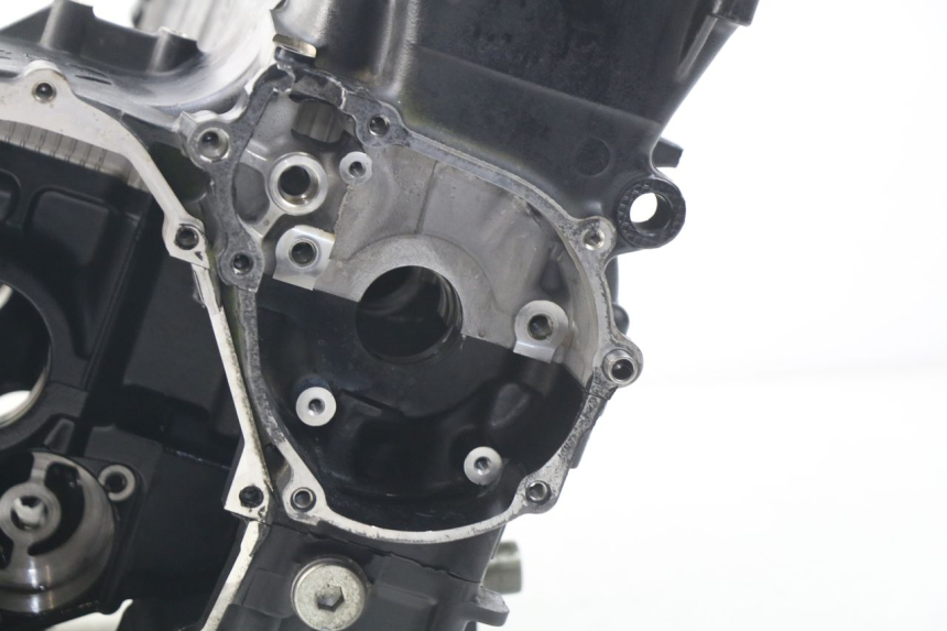 photo de CARTER MOTORE INFERIORE SUZUKI GSR 600 (2005 - 2012) - Zoom sui componenti