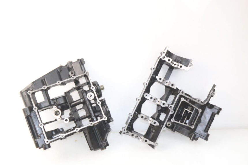 photo de CARTER MOTORE INFERIORE SUZUKI GSR 600 (2005 - 2012) - Focus sulla struttura