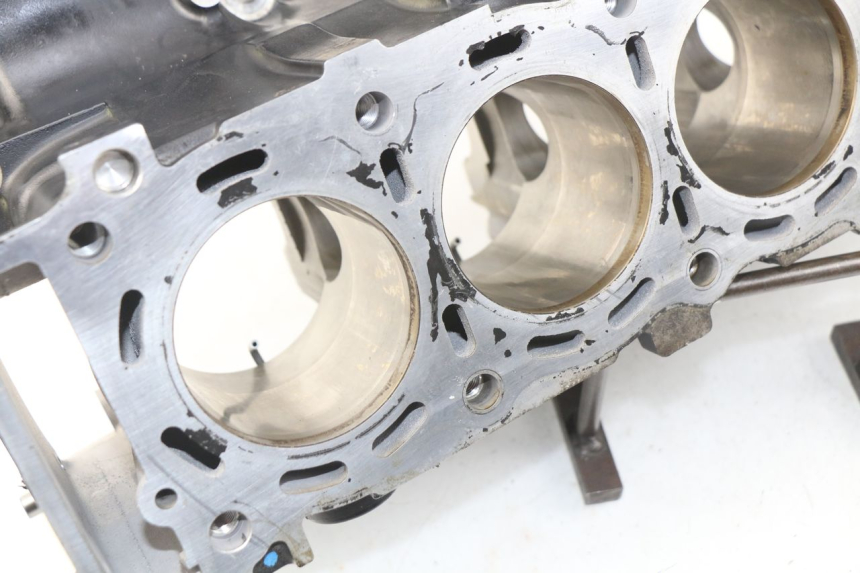 photo de CARTER MOTORE INFERIORE SUZUKI GSR 600 (2005 - 2012) - Zoom qualità usato