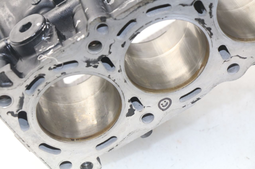 photo de CARTER MOTORE INFERIORE SUZUKI GSR 600 (2005 - 2012) - Dettaglio del componente