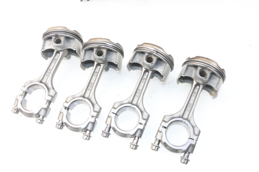 photo de CARTER MOTORE INFERIORE SUZUKI GSR 600 (2005 - 2012) - Dettagli dei punti di fissaggio