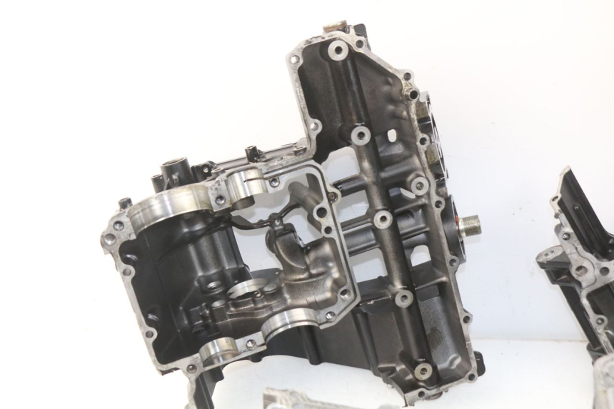 photo de CARTER MOTORE INFERIORE SUZUKI GSR 600 (2005 - 2012) - Altra vista dell'articolo