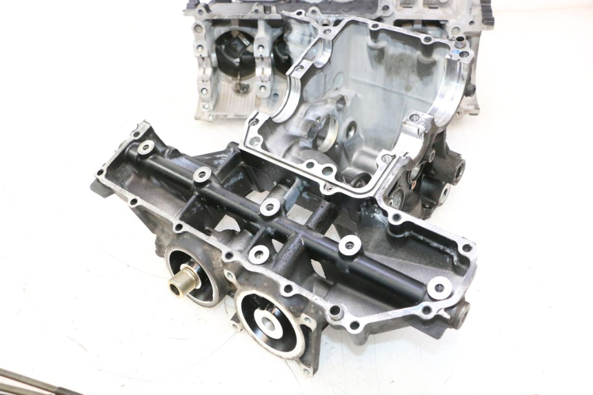 photo de CARTER MOTORE INFERIORE SUZUKI GSR 600 (2005 - 2012) - Zoom sui componenti