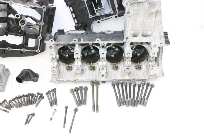 photo de CARTER MOTORE INFERIORE SUZUKI GSR 600 (2005 - 2012) - Foto prodotto supplementare