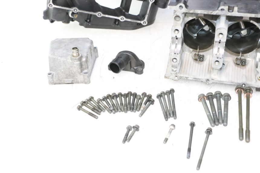 photo de CARTER MOTORE INFERIORE SUZUKI GSR 600 (2005 - 2012) - Ispezione visiva dettagliata