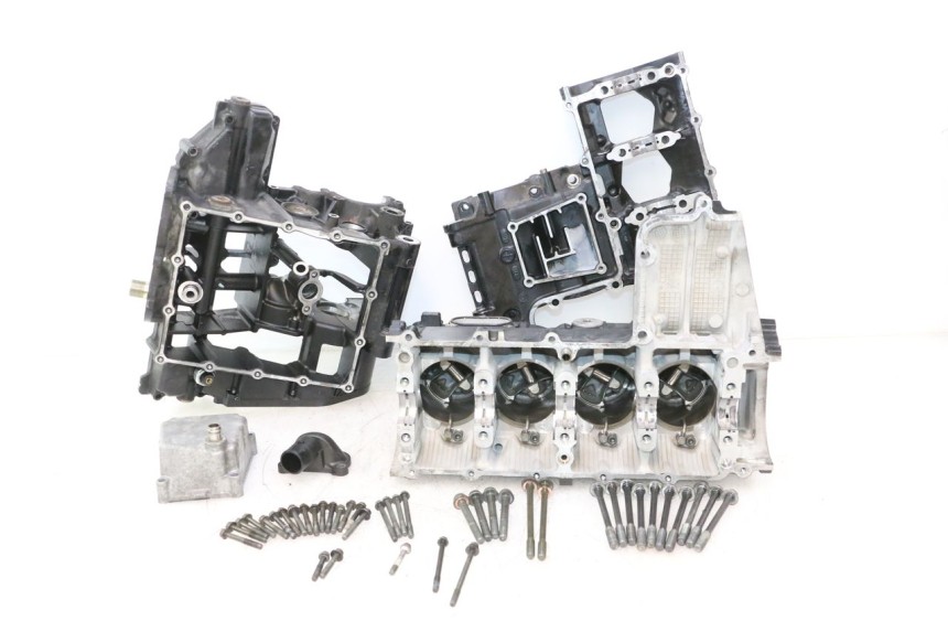 photo de CARTER MOTORE INFERIORE SUZUKI GSR 600 (2005 - 2012) - Focus sulla struttura