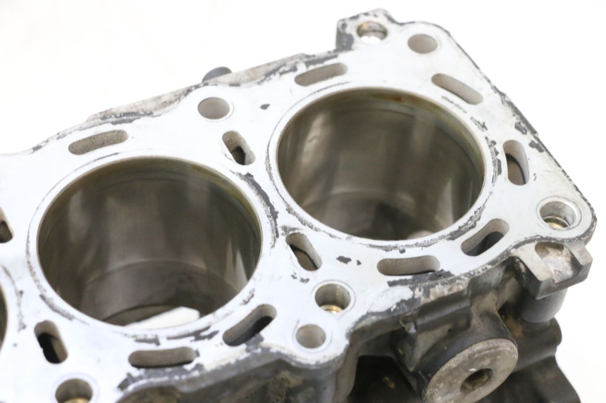 photo de CARTER MOTORE INFERIORE SUZUKI GSR 600 (2005 - 2012) - Angolazione alternativa