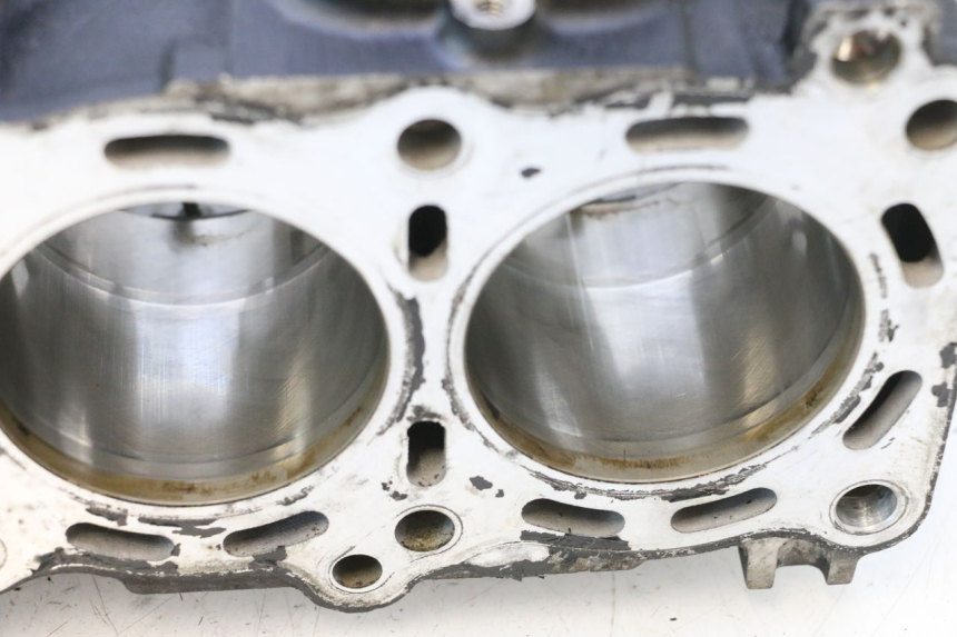 photo de CARTER MOTORE INFERIORE SUZUKI GSR 600 (2005 - 2012) - Panoramica del profilo