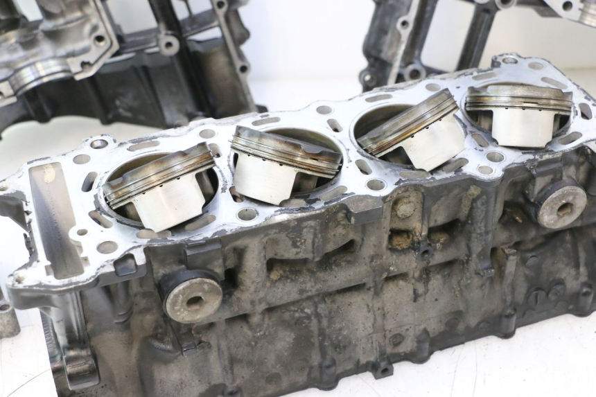 photo de CARTER MOTORE INFERIORE SUZUKI GSR 600 (2005 - 2012) - Dettaglio del componente