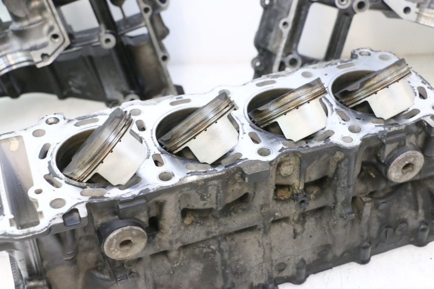 photo de CARTER MOTORE INFERIORE SUZUKI GSR 600 (2005 - 2012) - Zoom sullo stato d'uso