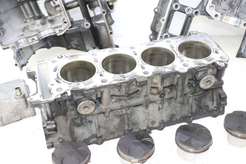 photo de CARTER MOTORE INFERIORE SUZUKI GSR 600 (2005 - 2012) - Altra angolazione