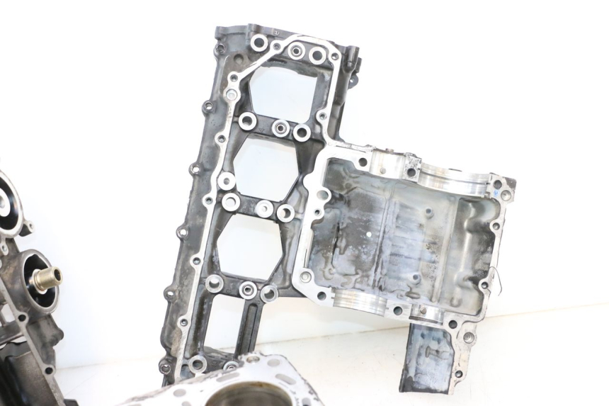 photo de CARTER MOTORE INFERIORE SUZUKI GSR 600 (2005 - 2012) - Primo piano tecnico