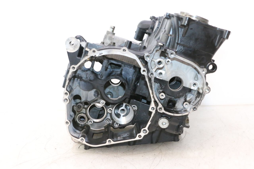 photo de CARTER MOTORE INFERIORE SUZUKI GSR 600 (2005 - 2012) - Dettagli dei punti di fissaggio