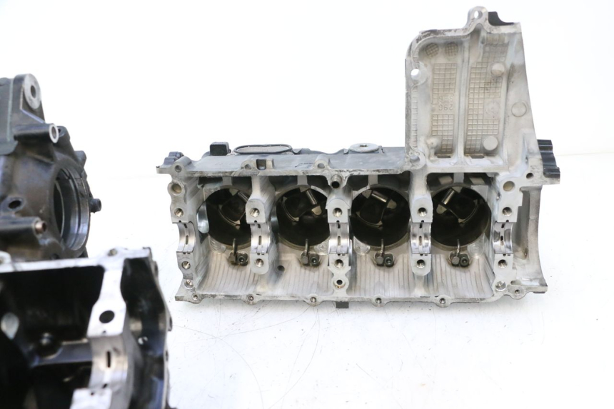 photo de CARTER MOTORE INFERIORE SUZUKI GSR 600 (2005 - 2012) - Stato della superficie e materiale