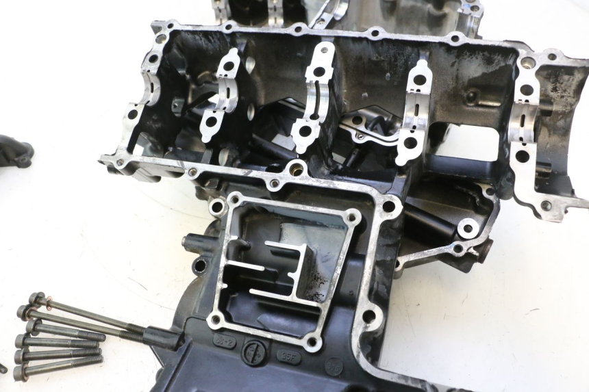photo de CARTER MOTORE INFERIORE SUZUKI GSR 600 (2005 - 2012) - Marcature e riferimenti originali
