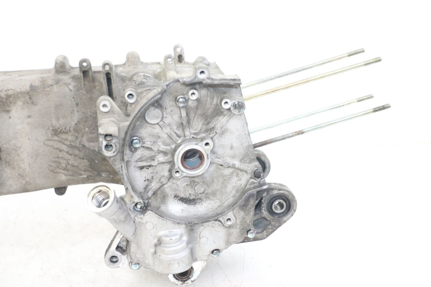 photo de CARTER BAS MOTEUR SYM JET 14 4T 50 (2018 - 2022) - Stato della superficie e materiale