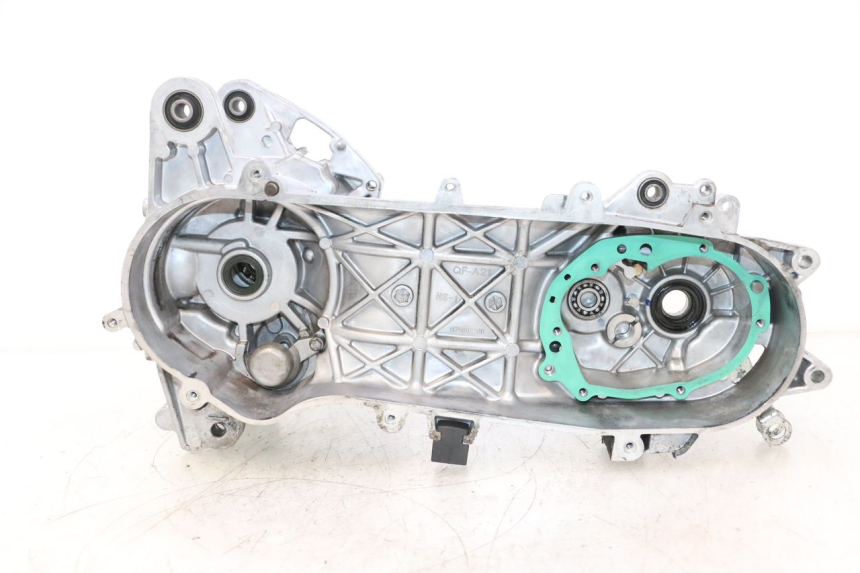 photo de CARTER MOTORE PEUGEOT KISBEE 2T 50 (2018 - 2022) - Angolazione alternativa