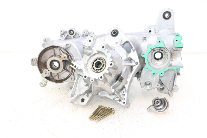 photo de CARTER MOTORE PEUGEOT KISBEE 2T 50 (2018 - 2022) - Altra angolazione