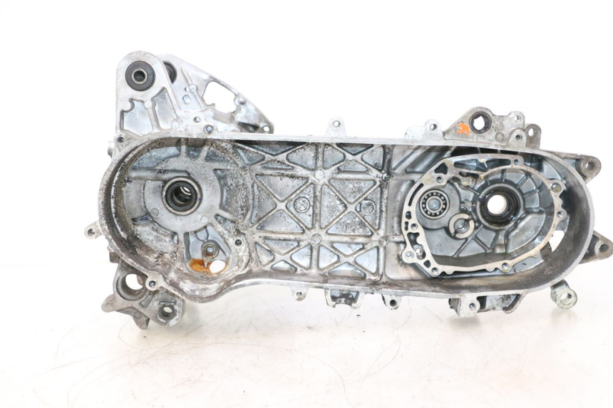 photo de CARTER BAS MOTORE PEUGEOT KISBEE 2T 50 (2010 - 2017) - Caratteristiche distintive