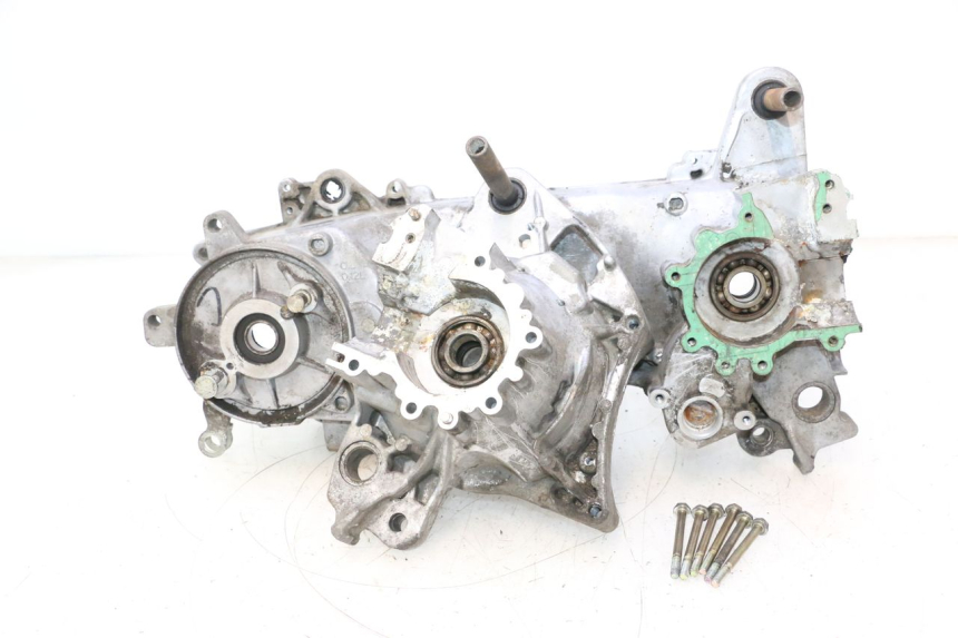 photo de CARTER BAS MOTORE PEUGEOT KISBEE 2T 50 (2010 - 2017) - Focus sulla struttura
